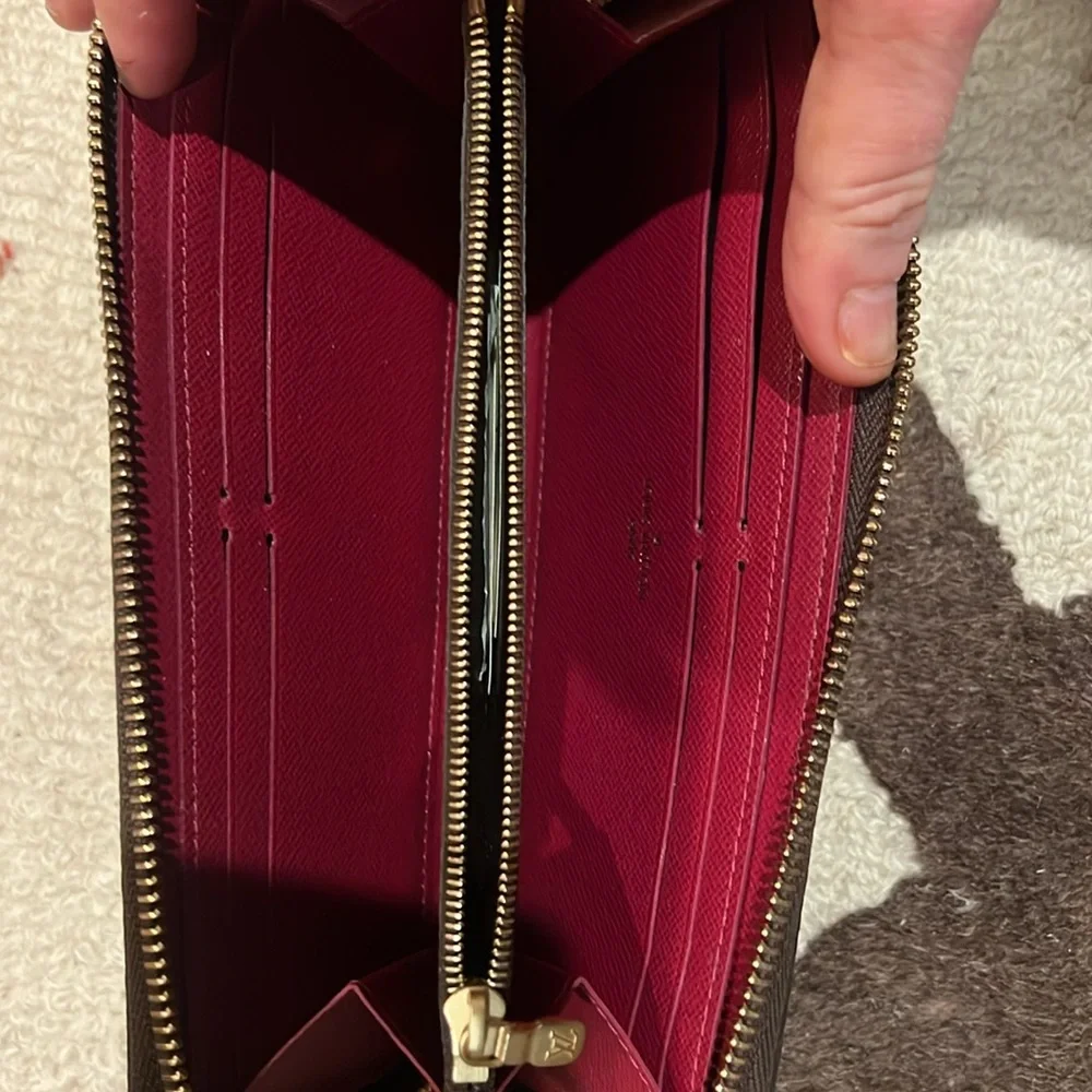 Louis Vuitton Clémence zip Wallet in Fuchsia.  Excellent Condition! - Picture 3 of 5